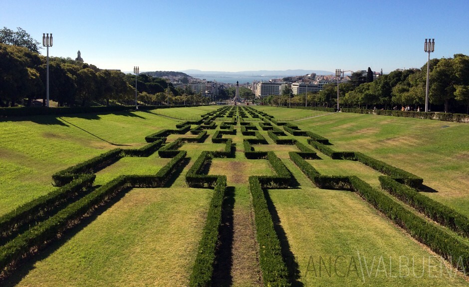 Great view of the Tagus river and gardens at Parque Eduardo VII