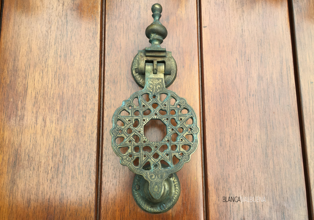 Door Knocker that has arabic influence in Cartagena's architecture