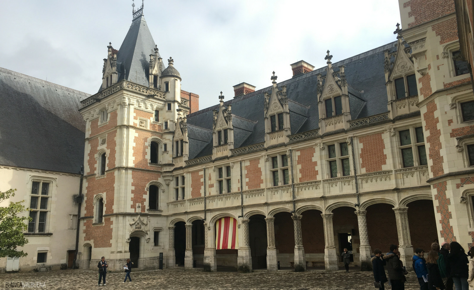 This is the wing that houses the museum at Blois